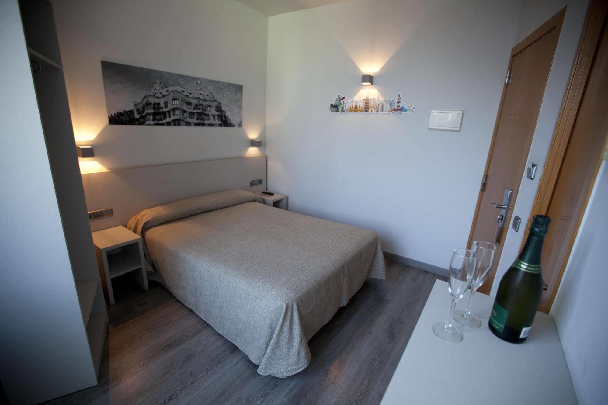 Hotel Ciutat De Sant Adria Sant Adrià de Besòs Exteriör bild